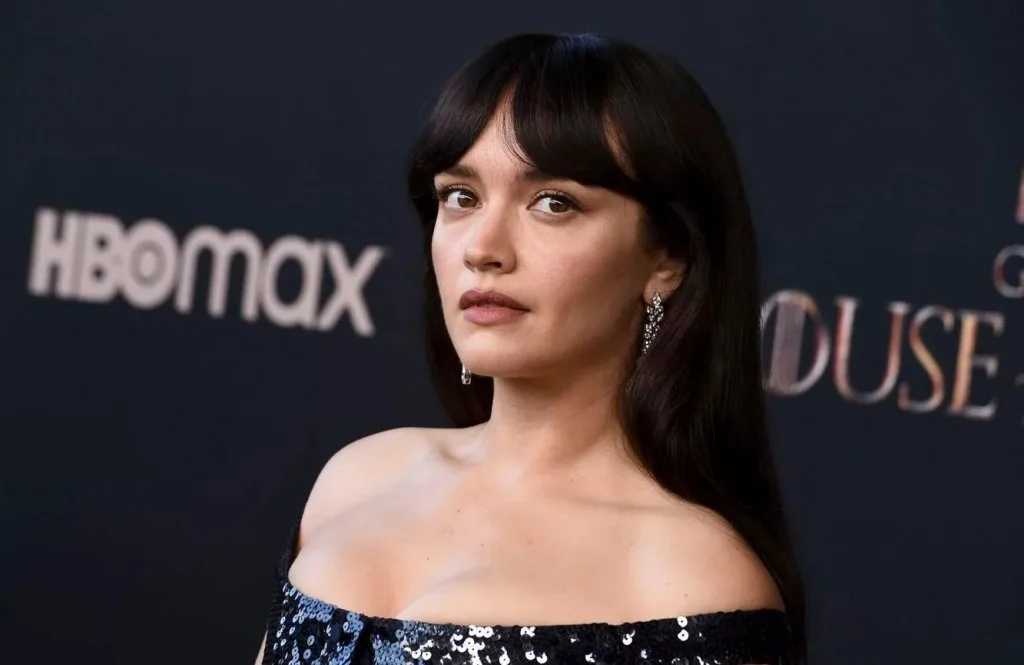 Olivia-Cooke01