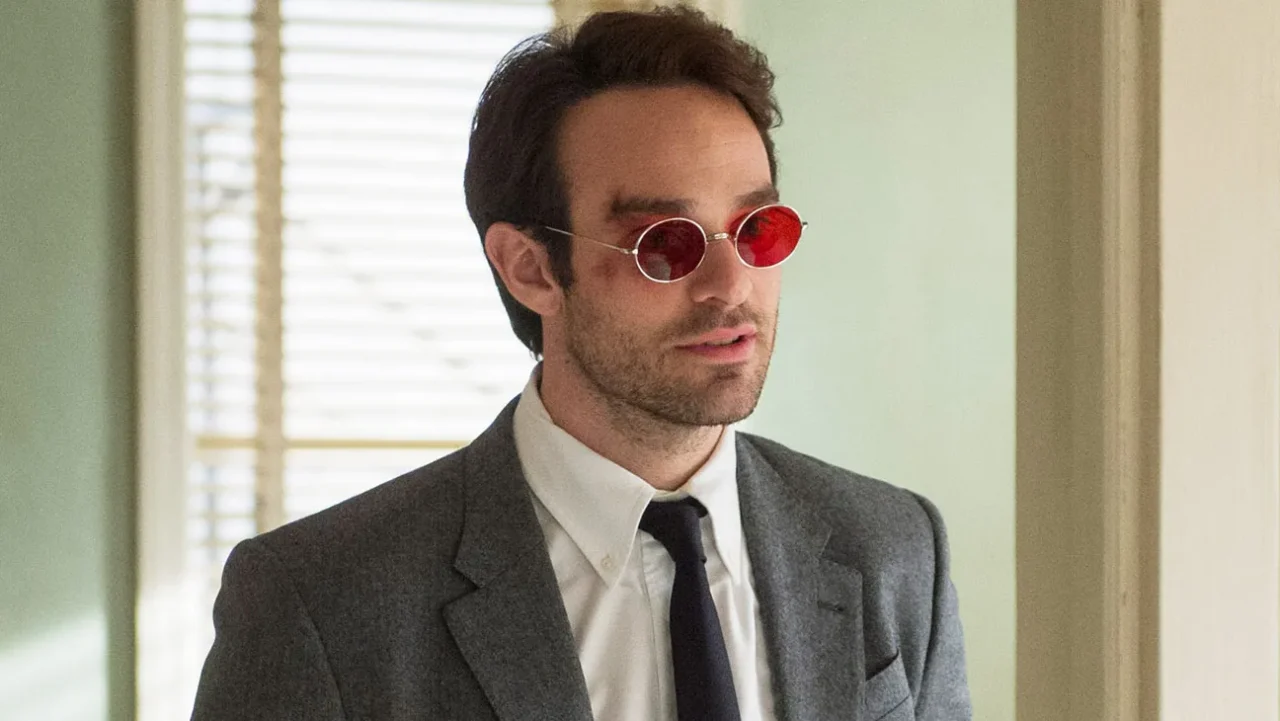 Daredevil-Charlie-Cox-Marvel-Everett-TCDDARE_EC009-H-2022