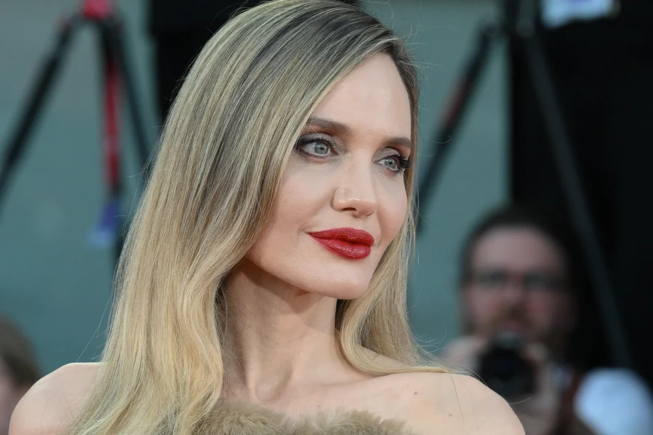 Angelina-Jolie01